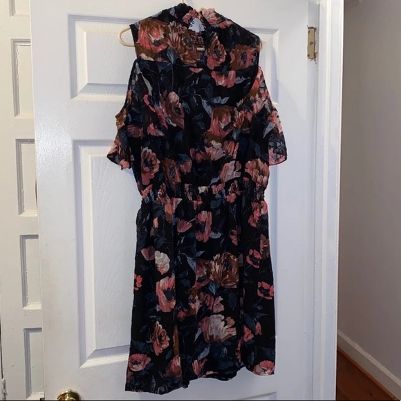 Dress - Picture 4 of 7